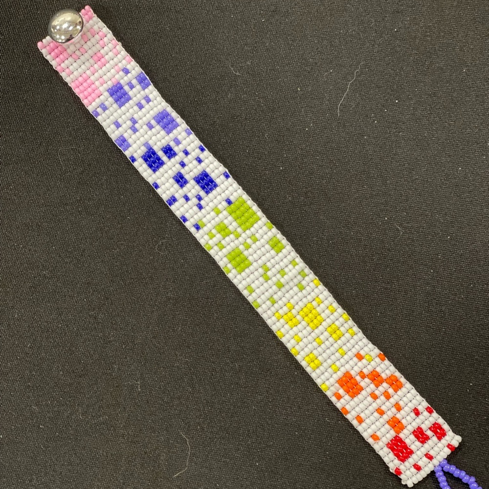Seed bead loom bracelet, geometric pattern